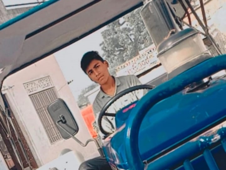 एक पुरानी तस्वीर में मोहित सिंह। परिवार का दावा है उन्हें अब तक कारण नहीं मिल पाया है कि तीनों घर से क्यों भागे थे।