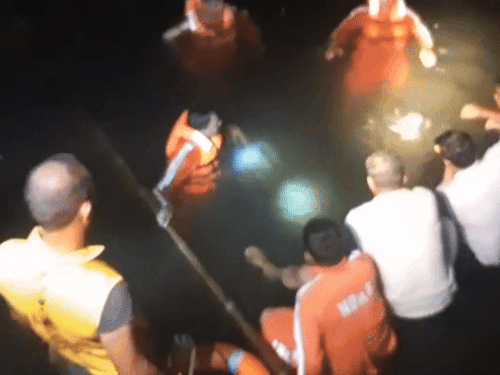 एनडीआरएफ-सिविल डिफेंस टीम को सूचना देकर मौके पर बुलाया गया। रेस्क्यू कर पानी में डूबे युवक को बाहर निकाला गया।