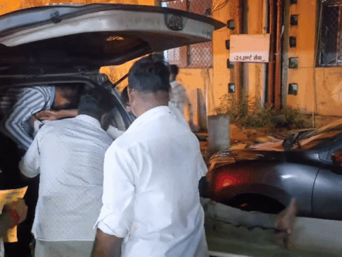 बाड़मेर जिला अस्पताल से युवक को गंभीर हालत में जोधपुर रेफर किया गया।