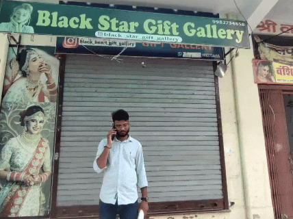 खंडेला में स्थित फैंसी स्टोर,जहां नंबर देखकर आरोपी सुआलाल ने व्यापारी को कॉल किया।