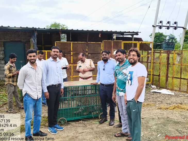 रेस्क्यू करने वाली टीम।