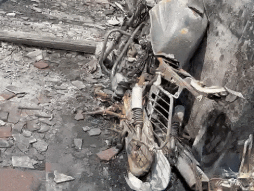 The medicine worth lakhs of rupees was burnt after the fire on the medical store.