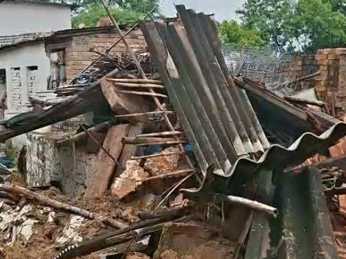 कच्चे और पक्के हर तरह के मकान क्षतिग्रस्त हो गए।