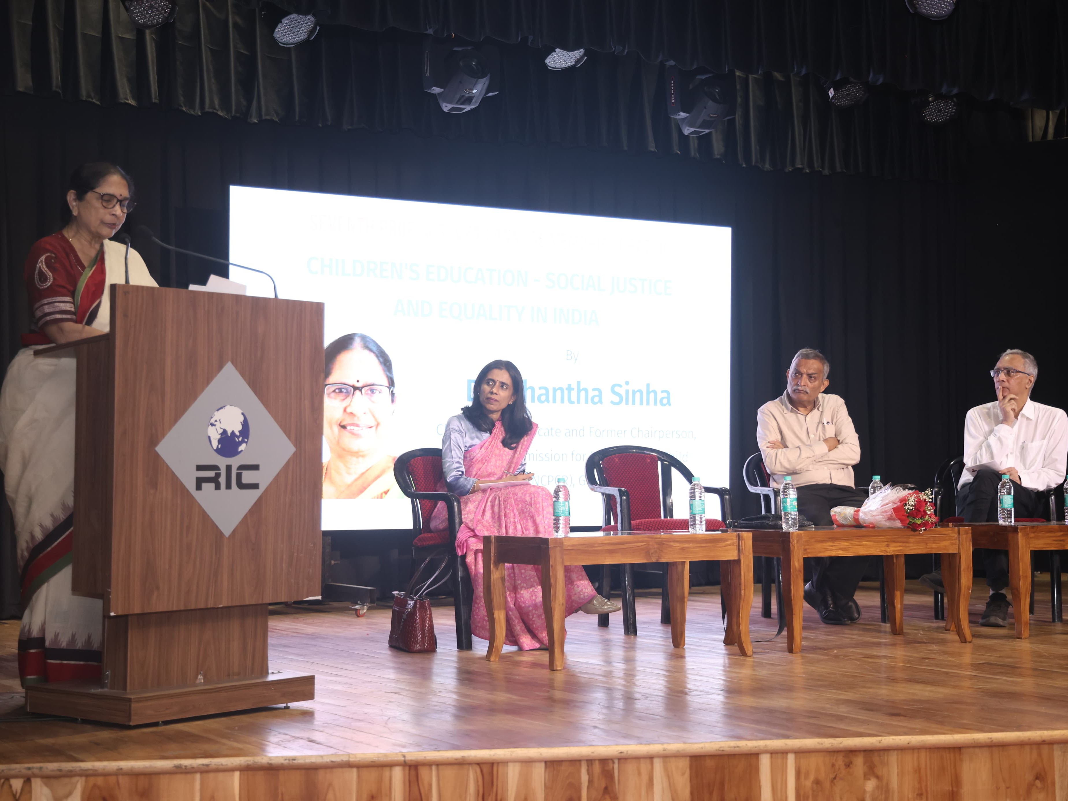 कार्यक्रम का आयोजन पद्मभूषण से सम्मानित कृषि अर्थशास्त्री प्रो. वी.एस. व्यास की स्मृति में किया गया।