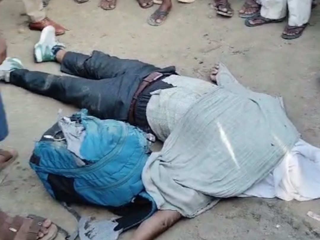हादसे के बाद मौके पर पड़ा जवान का शव।