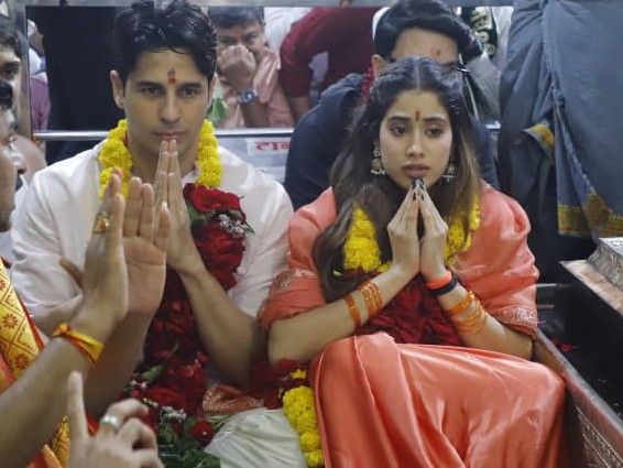 एक्टर सिद्धार्थ मल्होत्रा और जाह्नवी कपूर  ने महाकाल के दर्शन किए। - Dainik Bhaskar