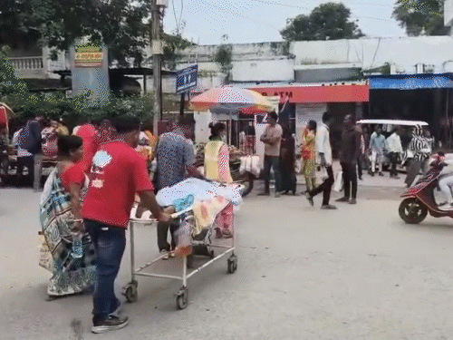 माता देवेंद्र कुमारी मेडिकल कॉलेज में वीडियो गुरुवार को यह वीडियो वायरल हुआ।