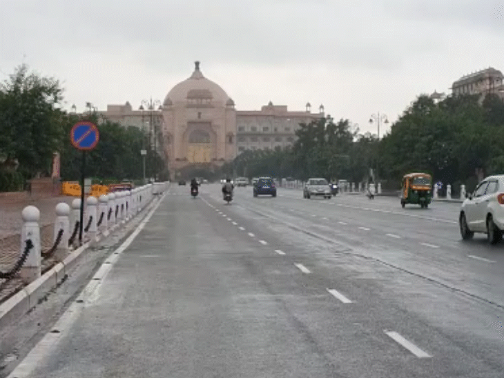 जयपुर में विधानसभा के आसपास के क्षेत्रों में रुक-रुककर बारिश का दौर जारी है।