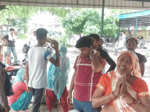 अस्पताल में पहुंचे परिजन