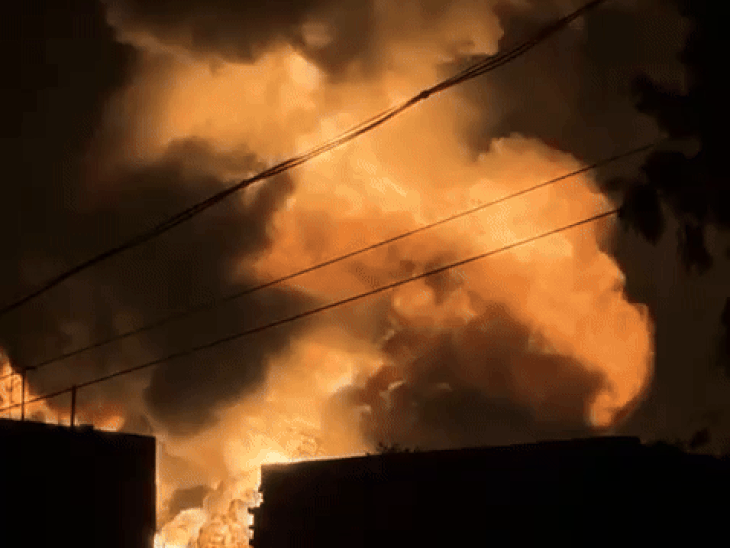 After the blast in the LPG tanker, several feet high flames arose. Flames appeared up to 4 km away.