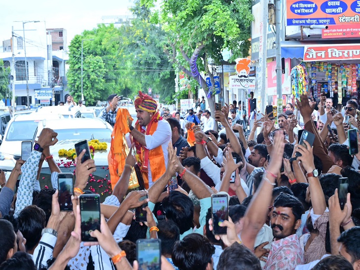 उदयपुर के सेवाश्रम चौराहा पर शिव विधायक रवींद्र सिंह भाटी का स्वागत किया गया।