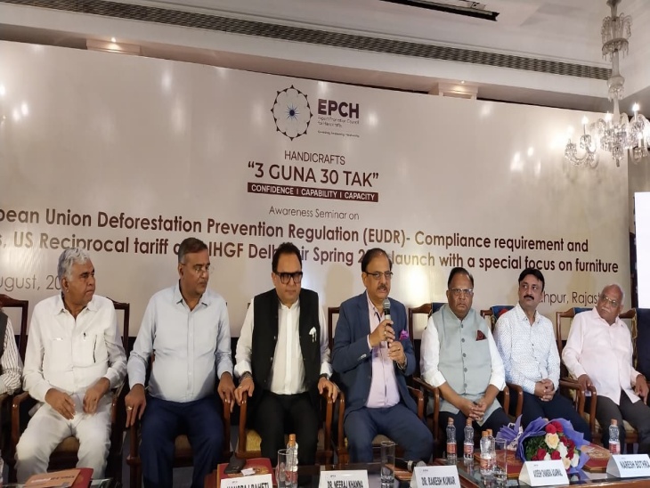 कार्यक्रम में वक्ताओं ने अमेरिकी टैरिफ के प्रभाव से बचने के किए जा रहे उपायों की जानकारी दी।
