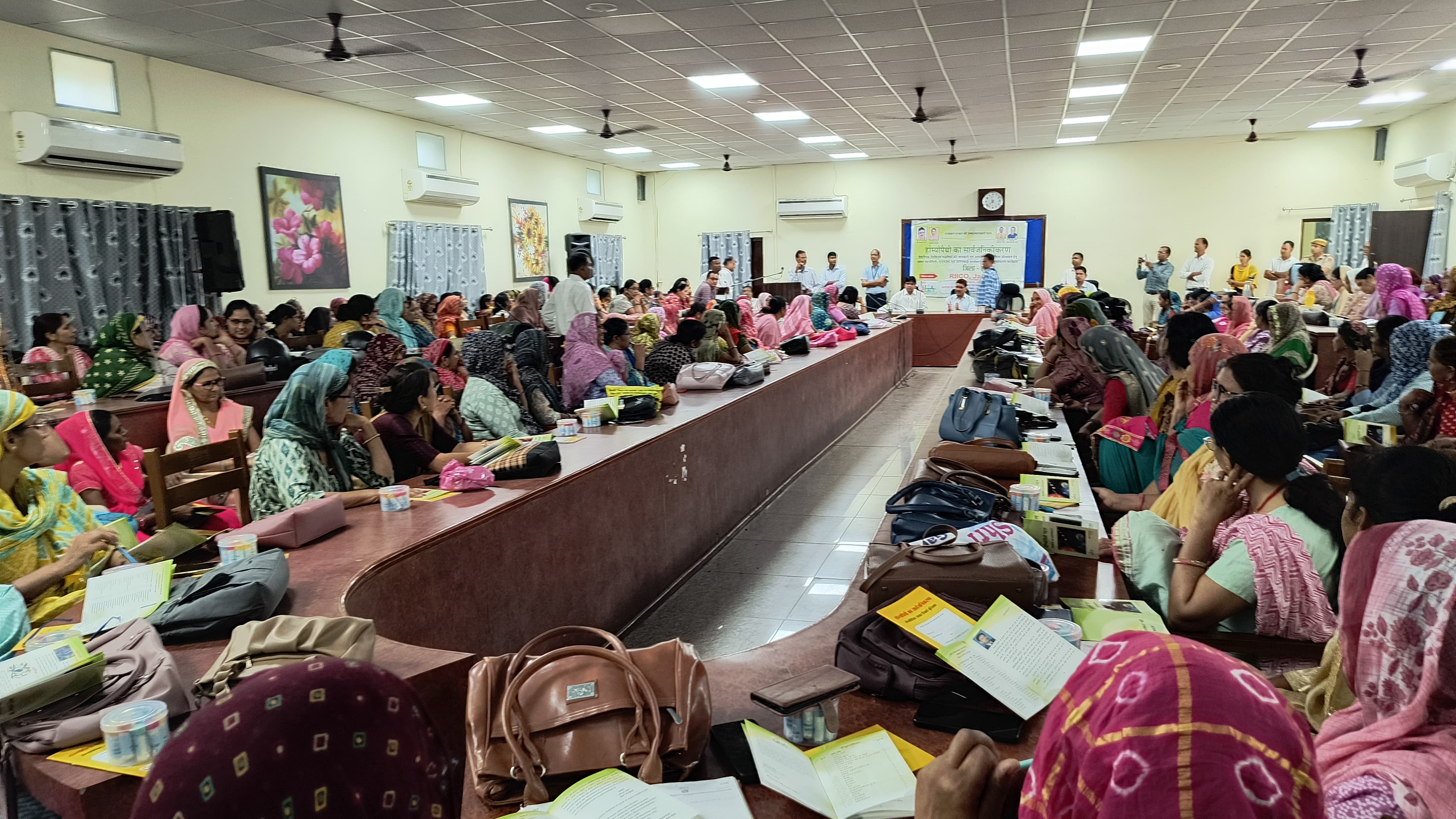 जिला कलेक्टर ने ग्रामीण क्षेत्रों में होम्योपैथिक दवाओं को बढ़ावा देने का किया आह्वान।