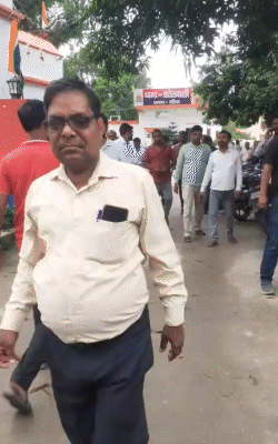 अधीक्षण अभियंता कार्यालय में हंगामे के बाद बीजेपी कार्यकर्ता और कर्मचारी कोतवाली पहुंचे।