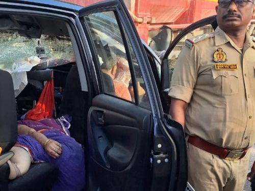 सीट बेल्ट न लगाने की वजह से कुलपति की पत्नी कार में गिर गईं।