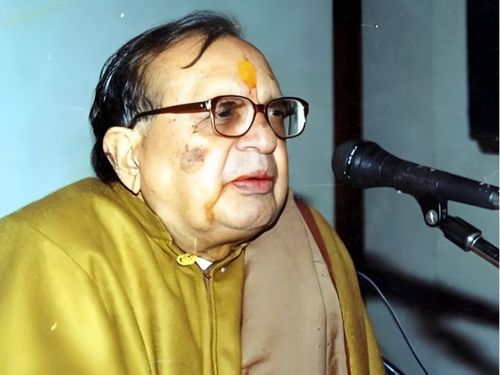 2005 में इसी विश्वविद्यालय के पूर्व कुलपति, प्रो. विद्यानिवास मिश्र की भी दोहरीघाट में सड़क दुर्घटना में मौत हो चुकी है।
