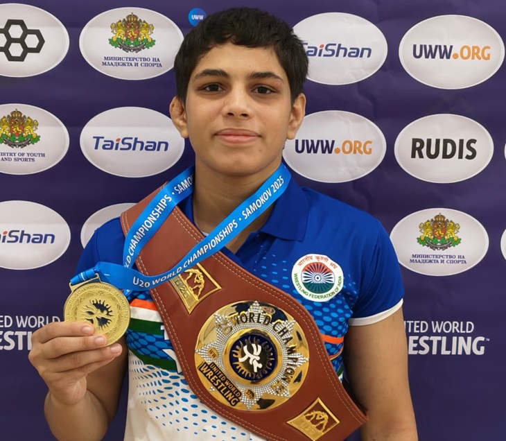 Penus Gahlawat showed medals after winning gold at the World Junior Wrestling Championship.