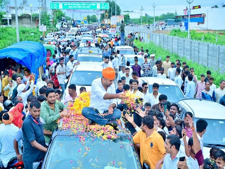 Shiv MLA Ravindra Singh Bhati welcomed in udaipur and salumber | उदयपुर-सलूंबर में शिव विधायक रविंद्र सिंह का स्वागत: धोलागढ़ धाम में श्रवण कुंभ महोत्सव में शामिल होने ...