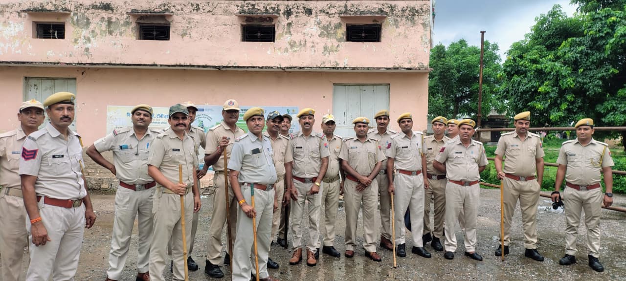 पंचायत समिति के आसपास इलाके में पुलिसकर्मी रहे तैनात।