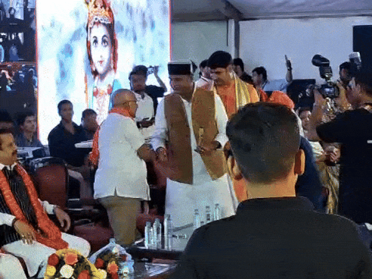 कार्यक्रम में भाजपा प्रदेश अध्यक्ष हेमंत खंडेलवाल, मंत्री विश्वास सारंग भी हुए शामिल।