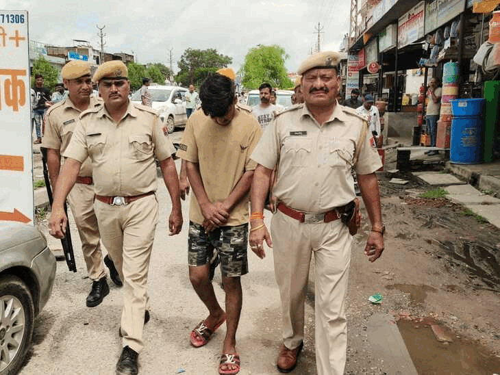 आरोपी को किया गिरफ्तार, निकाला जुलूस।