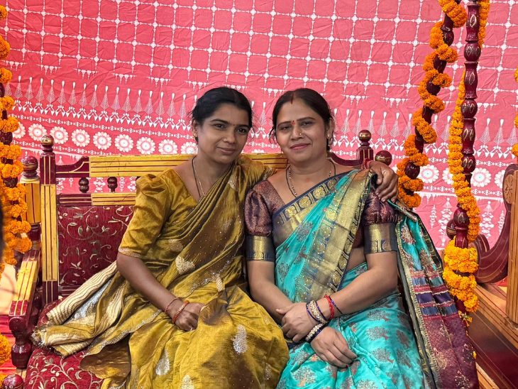 महिलाओं में काफी उत्साह दिखा। खासकर झूले पर बैठकर कई तस्वीरें खिंचाई गई।