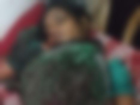 पीठ और पेट पर चाकू से वार किया, जिससे महिला की मौत हो गई।