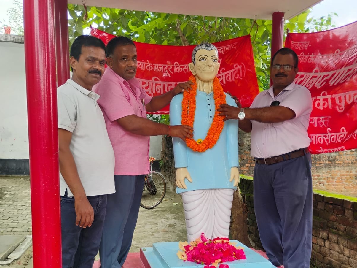 24th death anniversary of freedom fighter in Gorakhpur | गोरखपुर में ...