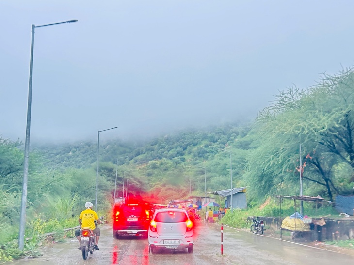 पहाड़ियों पर खूबसूरत नजारा देखने को मिला।