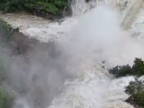 The Ahraura dam has overflowed on Sunday in Mirzapur, UP. Due to this, 22 gates had to be opened after 9 years.