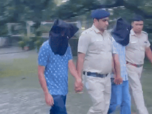 पंजाब नेशनल बैंक के कर्मचारी भी गिरफ्तार।