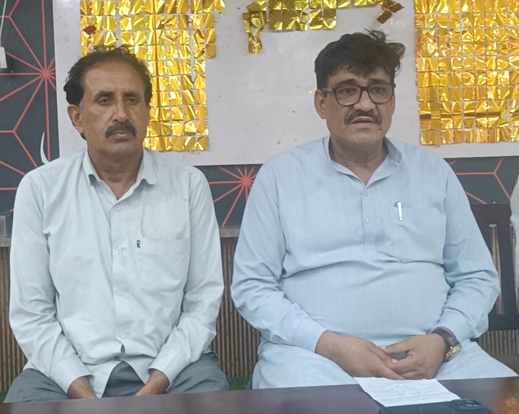वक्फ की जमीनों पर अवैध कब्जे और खरीद-फरोख्त को लेकर मीडिया से रूबरू होते चेयरमैन बुधवाली।