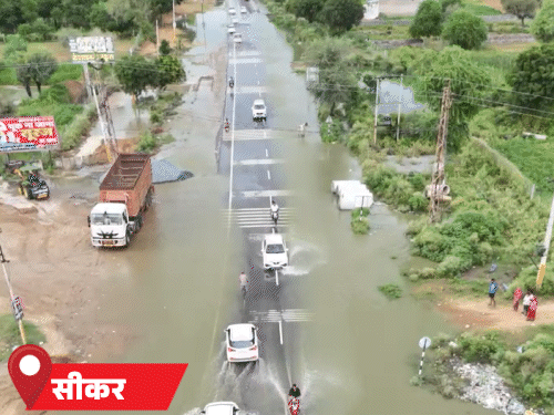 In Sikar, Rajasthan, on Sunday, the nani rugged dam broke down on National Highway-52 for 10 kilometers.