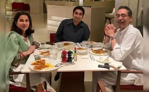 करीब 5 साल से भरतपुर के पूर्व राजपरिवार में विवाद चल रहा है। इससे पहले भी विश्वेंद्र सिंह के बेटे ने पिता पर कई तरह के आरोप लगाए थे। ये फोटो साल 2020 का है।