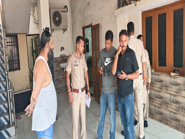 रायपुर के 100 से अधिक पुलिसकर्मियों ने कबीर नगर के कई मोहल्लों में रेड मारी है।