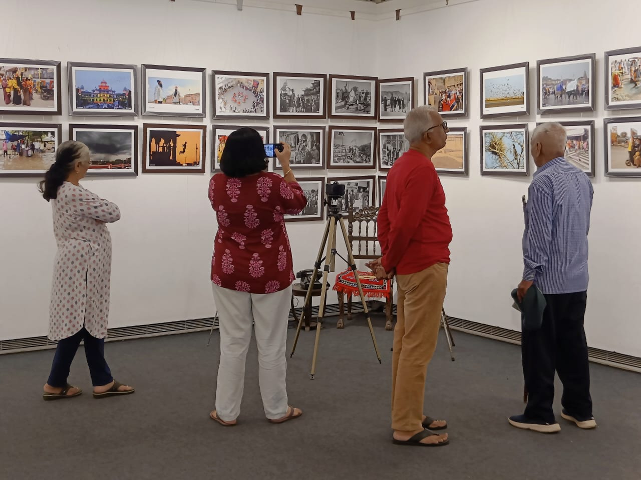 कार्यक्रम में मोबाइल फोटोग्राफी से लेकर वाइल्डलाइफ और डॉक्यूमेंट्री फोटोग्राफी तक की विविध झलकियां देखने को मिल रही हैं।