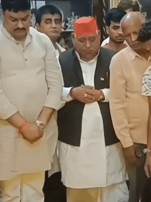 Ayodhya MP and former minister Pawan Pandey arrived to pay tribute.