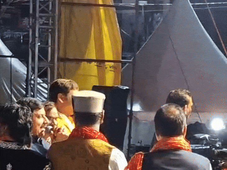 सीएम डॉ. मोहन यादव ने भजन भी गाए।