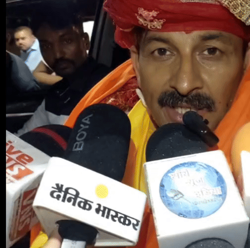सांसद मनोज तिवारी ने दैनिक भास्कर के प्रश्नों का जवाब देते हुए कहा- चुनाव आयोग का फैसला सही है,सबको मानना चाहिए।