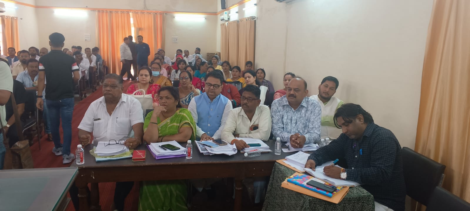 बरेली नगर निगम की सदन मीटिंग में उठे कई मुद्दे, पार्षदों की बात न सुनने पर अधिकारी के खिलाफ आएगा प्रस्‍ताव