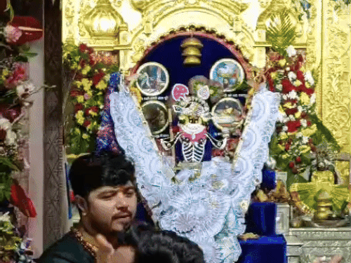 श्री सांवलिया सेठ के प्रति कई लोगों की आस्था है।