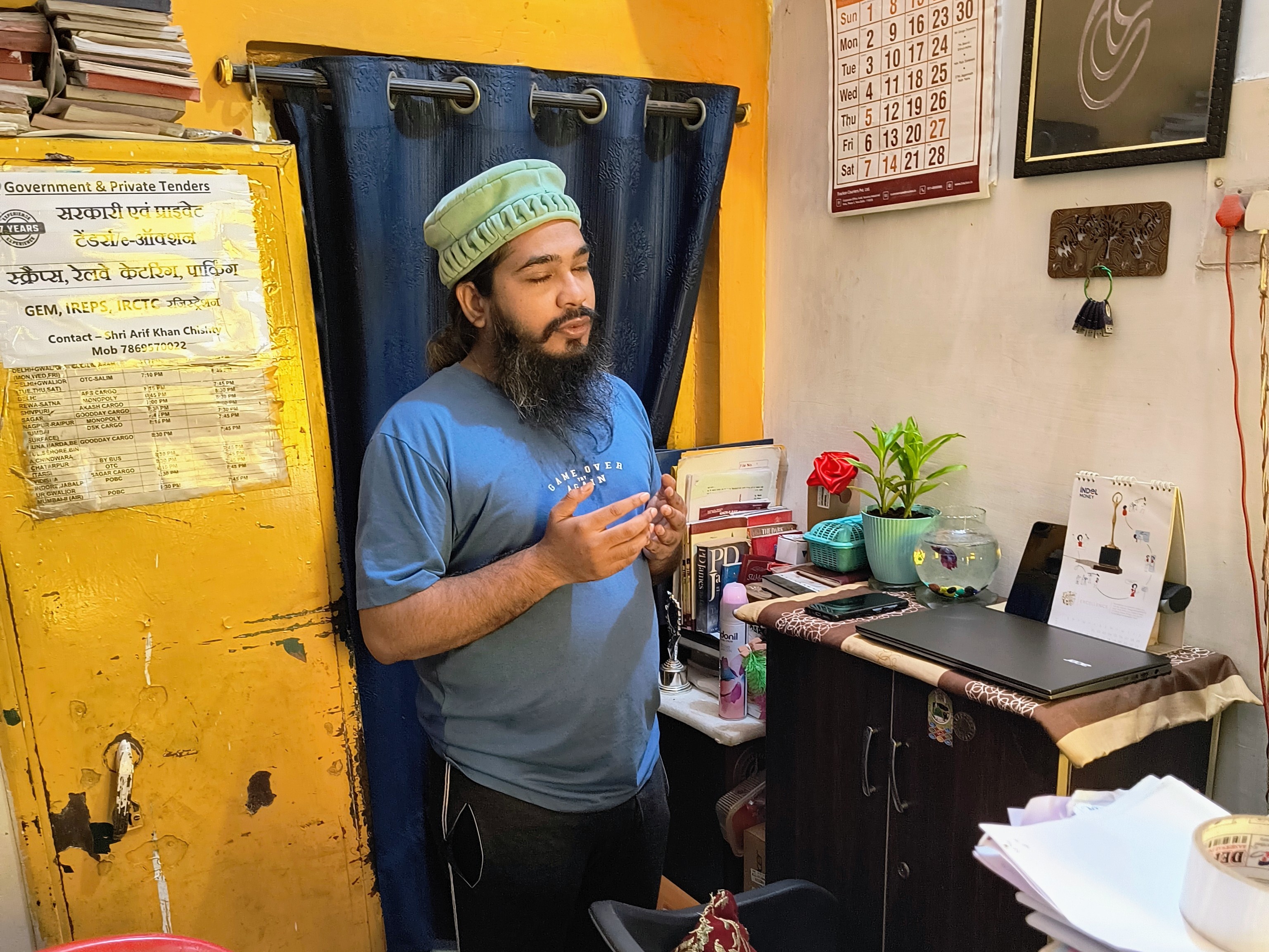 प्रेमानंद महाराजांचा आरिफ खानची किडनी घेण्यास नकार: म्हणाले- अशा भावना सांप्रदायिक सलोखा वाढवतात; वृंदावनला भेट देण्याचे आमंत्रण आरिफने बारावीपर्यंत शिक्षण घेतले आहे