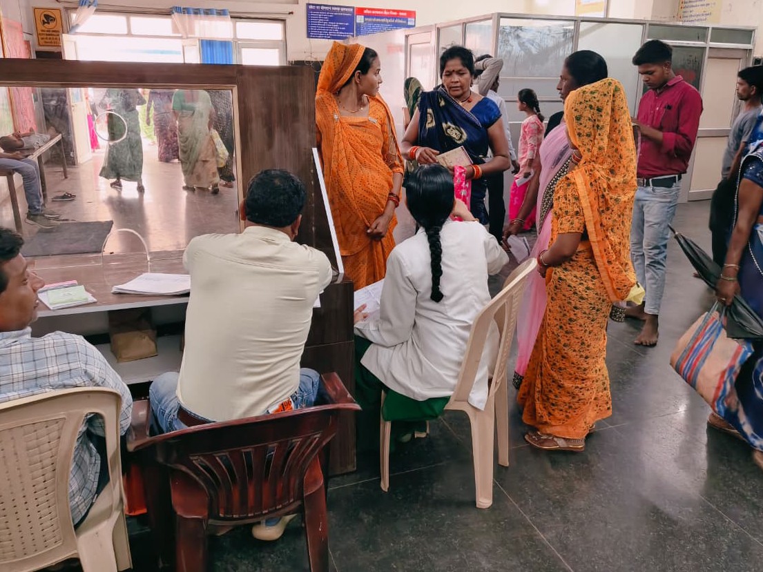 अस्पताल में लगा स्वल्पाहार काउंटर।