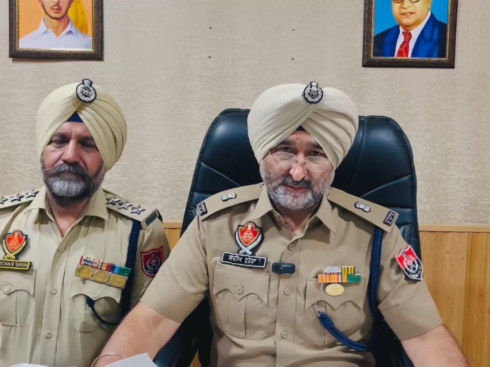 जानकारी देते एसपी संदीप वढेरा