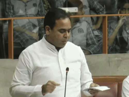 25 अगस्त को दूसरे दिन की कार्यवाही में CET पर बात करते कांग्रेस विधायक शीशपाल केहरवाला और सीएम नायब सिंह सैनी।