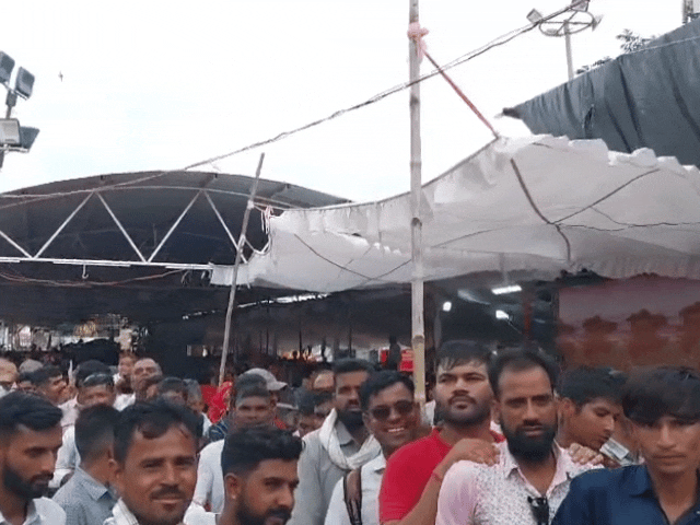 बाबा के जातरूओं को गर्मी और उमस में भी परेशानी नहीं हो, इसके लिए जगह-जगह पर पर्याप्त पंखे व पीने के पानी का इंतजाम किया गया है।