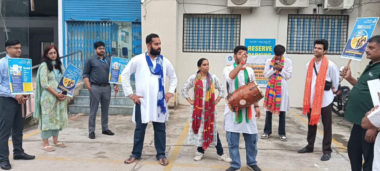 निर्देशक सुप्रिया शर्मा के निर्देशन में हुए इस प्रस्तुति में मेरा पैसा शीर्षक से रंगमंच के 6 कलाकारों ने हिस्सा लिया।