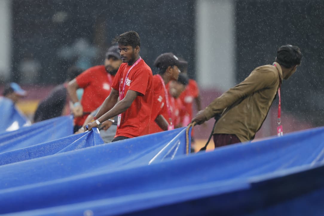 बारिश से प्रभावित रहा यूपी टी-20 लीग का मैच।