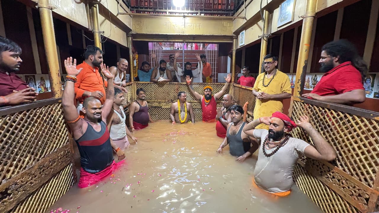 विधि विधान से पूजा कर किया गया कपाट बंद।