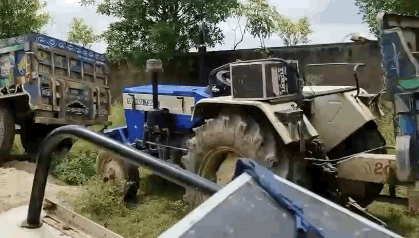 अवैध बजरी से भरे 7 ट्रैक्टर-ट्रॉली को जब्त कर इन्हें मंगरोप थाना परिसर में खड़ा करवाया गया।